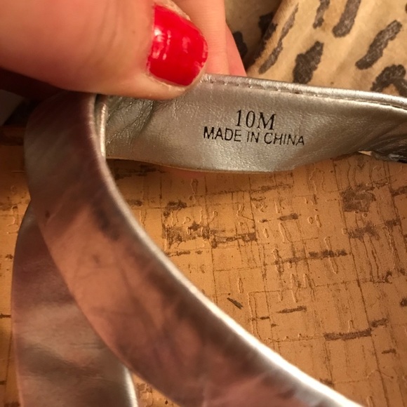 Micheal Shannon size 10 silver metallic leather open toe platform wedge heels - Picture 10 of 10